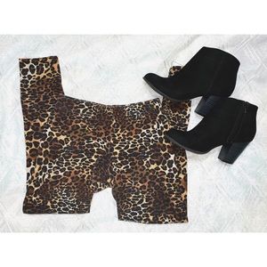 Sweet Leopard Leggings SIZE SMALL